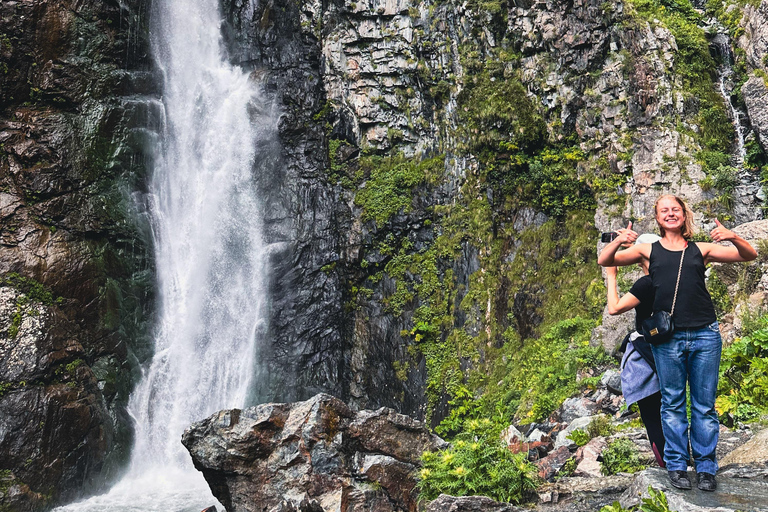 Kazbegi: Gveleti Waterfalls Private Tour with 4x4