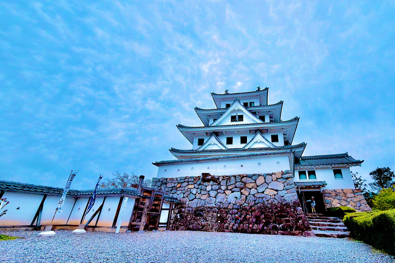 Gujo Hachiman Day Trip: Mountain Castle & Traditional Town The popular Gujyo town tour