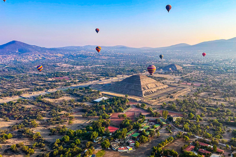 Teotihuacan: Private Romantic Balloon Flight for Couples