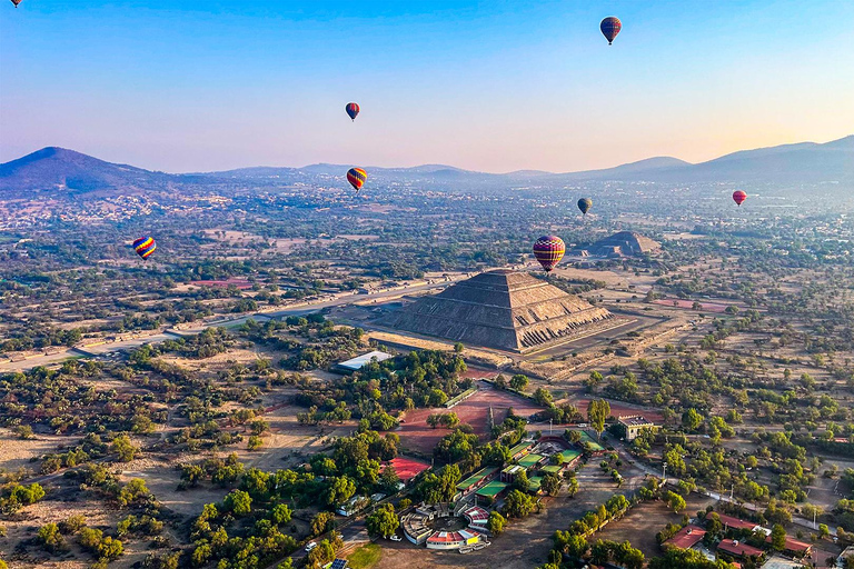 Teotihuacan: Private Romantic Balloon Flight for Couples