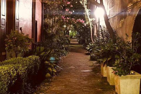 Charleston: Haunted Booze and Boos Walking Tour