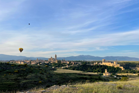 Segovia: Hot-air balloon ride with cava toast