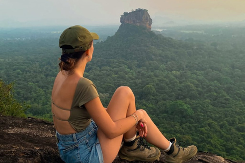 Sigiriya: Pidurangala Rock Hike & Minneriya Jeep Safari