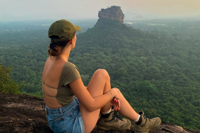 Sigiriya: Pidurangala Rock Hike & Minneriya Jeep Safari