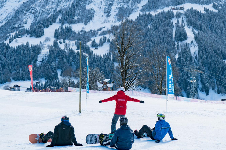 De Interlaken: Aula de snowboard para iniciantes à tardeDe Interlaken: Pacote de snowboard para principiantes à tarde