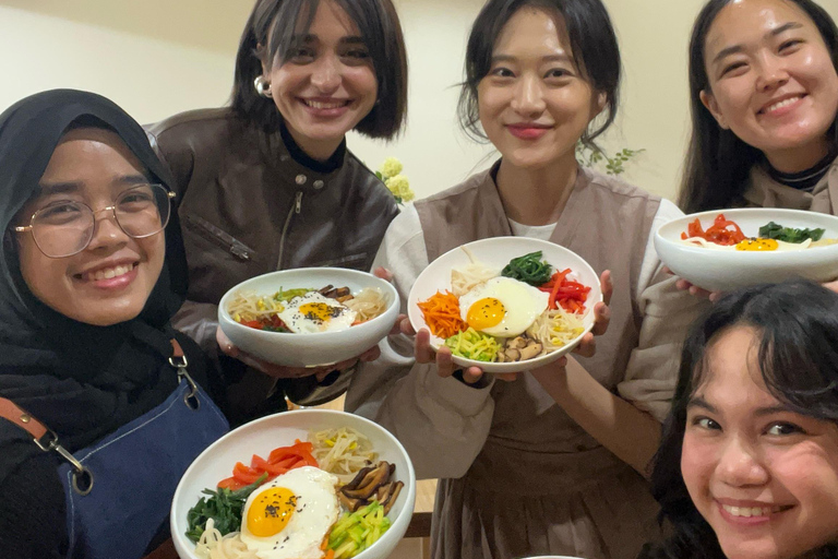 Busan: Market Tour & Hands-on Korean Cooking Class Gimbap & Tteokbokki