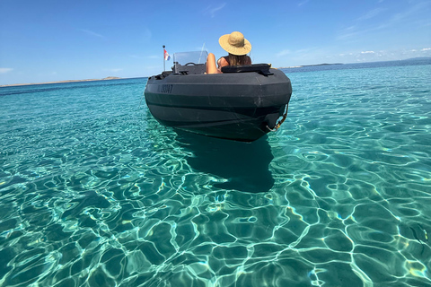 Abu Dhabi: Private Small Boat Rental (No License Required) Abu Dhabi: Small Boat 2 Hour Rental (No License Required)