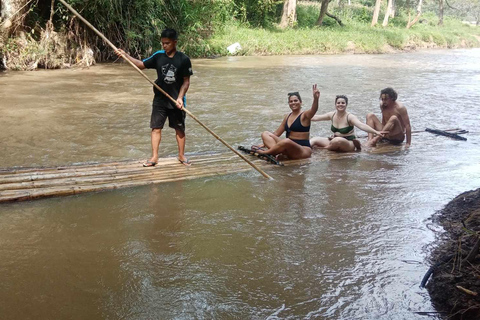 Chiang Mai: 2-dagars djungelvandring med elefantfarm och forsränning