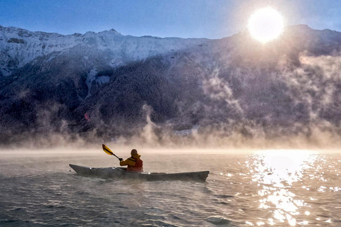 إنترلاكن: جولة الشتاء بقوارب الكاياك على بحيرة برينز