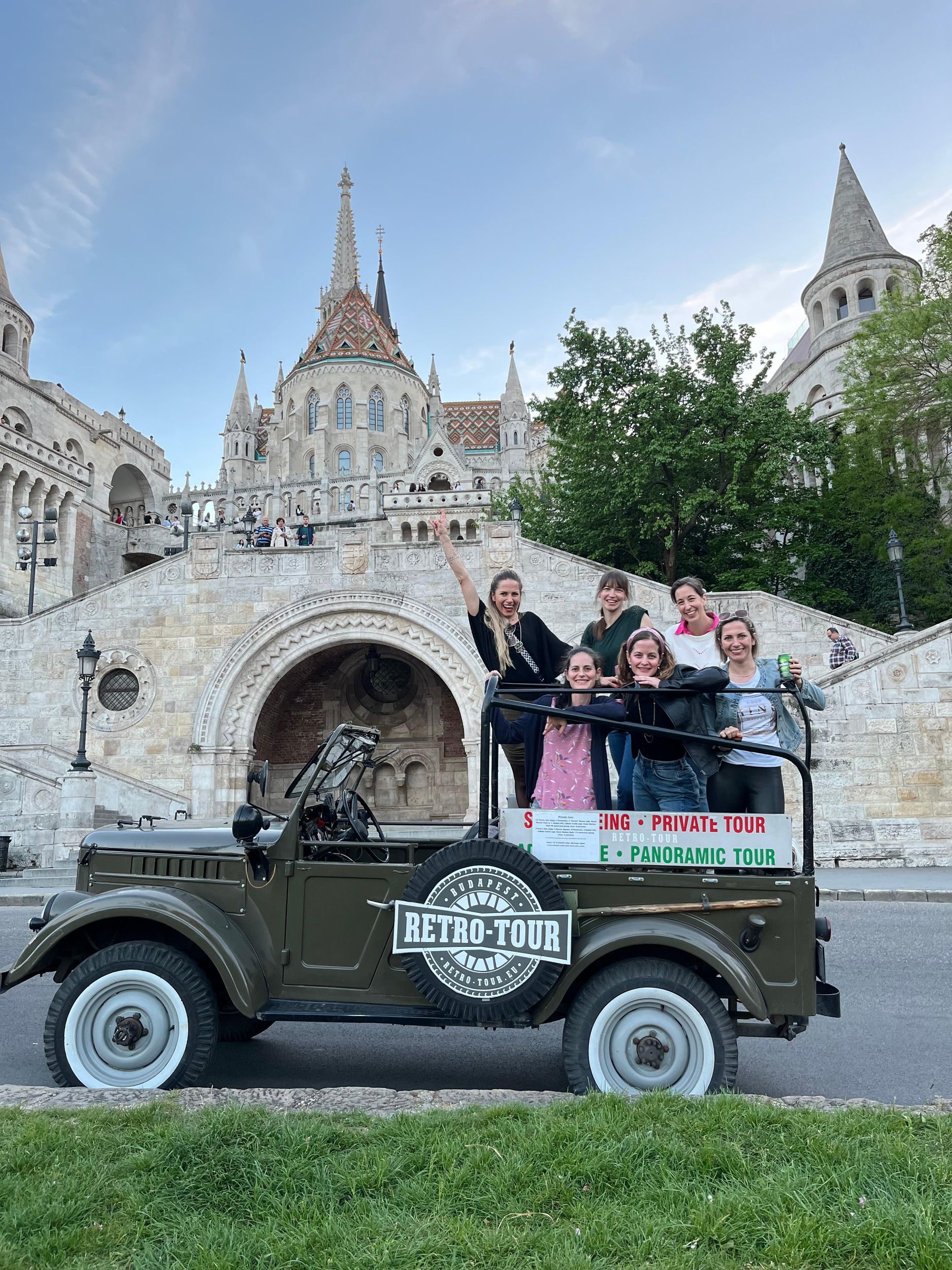 Budapest: Private Tour durch die Stadt mit einem russischen Jeep im Vintage-Stil