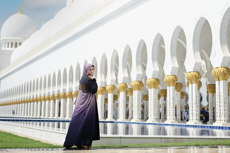 Professional Photoshoot at Sheikh Zayed MosquePremium (20 photos)