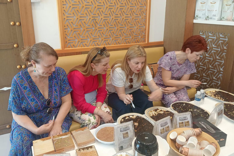 Muscat: 5 Hours City and Fanja Heritage Tour with Guide