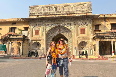 Visite citadine d&#039;une journée à Jaipur : fort d&#039;Amber, palais de la ville et guideJaipur : visite d&#039;une journée personnalisable avec voiture, chauffeur et guide