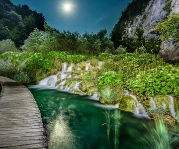 Plitvice Lakes: Guided Walking Tour and Boat Ride