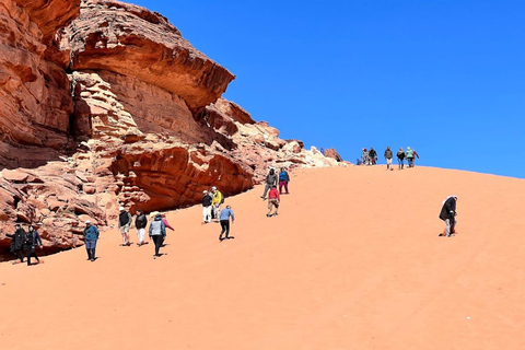 Wadi Rum: Caminhada guiada com um guia beduíno