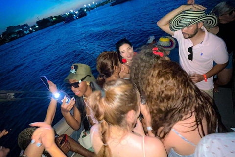 Cartagena: Bootsparty in der Bucht von Cartagena mit Open Bar