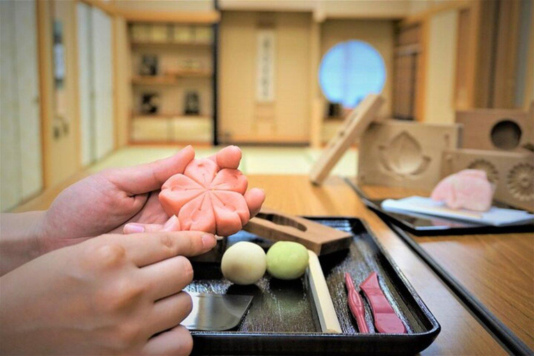 Tokyo: Guided Walking Tour with Wagashi Making Class