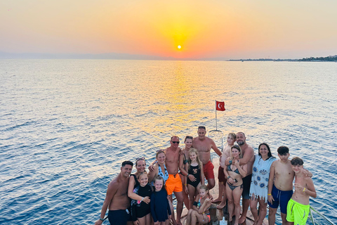 Side: Private Boat Tour with Swimming Break