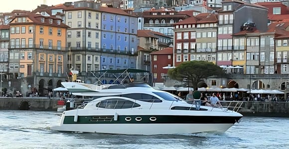 Porto: luxe jachttocht langs 7 bruggen met wijn en snacks