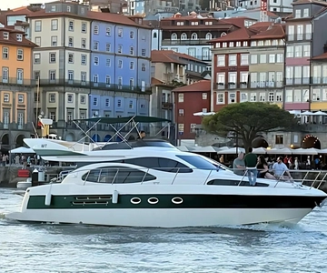 Porto: 6 Bridges Yacht Cruise with Wine & Snacks