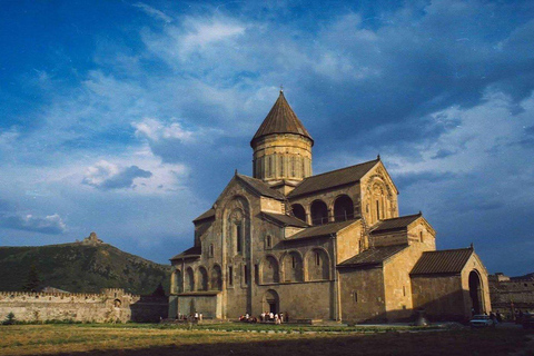 Från Tbilisi: Mtskheta och Uplistsikhe dagsutflykt med vinprovningFrån Tbilisi: Mtskheta och Uplistsikhe, dagsutflykt med vinprovning