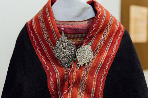 Learn about fabrics and looms in the city of La Paz Learn about fabrics and looms in La Paz