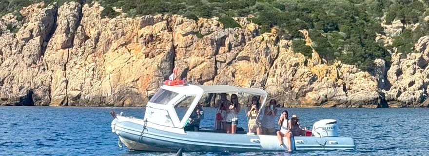 Au départ d'Olbia : Excursion en bateau pneumatique à Capo Figari avec observation des dauphins