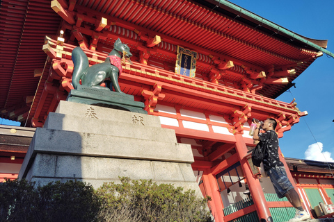 Kyoto : Découvrez les moindres recoins de l&#039;emblématique sanctuaire de Fushimi InariVisite de groupe