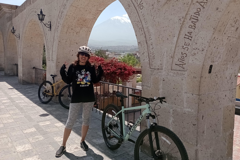 TOUR DE LA CIUDAD DE AREQUIPA EN BICICLETA