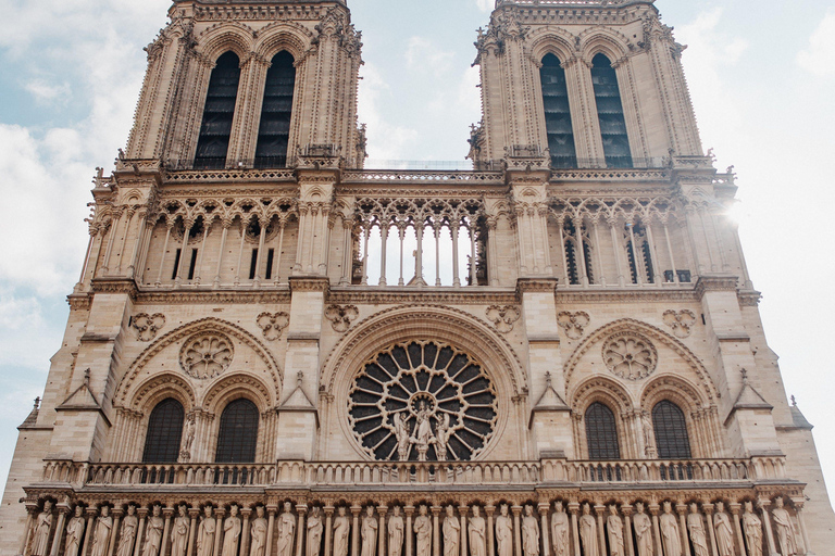 Paris: Notre Dame &amp; Ile de la Cité Tour with Sainte ChapelleItalian Tour of Ile de la cite with Sainte Chapelle tickets