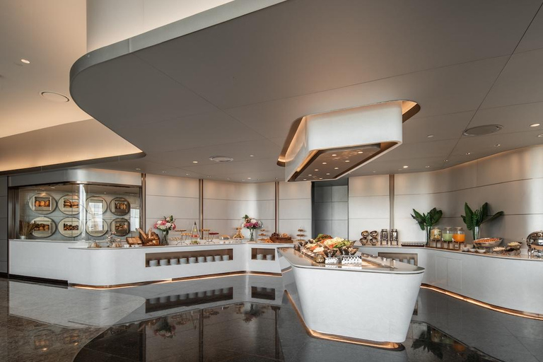 Pattaya: Ristorante Orbit Grande Centre Point Space PattayaTango Mango: Cena internazionale a buffet (domenica - giovedì)