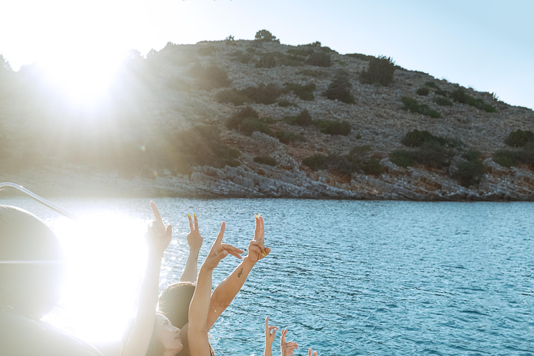 Rethymno: Private Sunset Cruise with Wine and Snacks