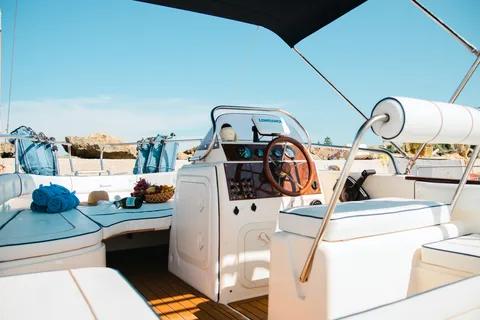 Zakynthos: Private Cruise to Shipwreck Beach and Blue Caves