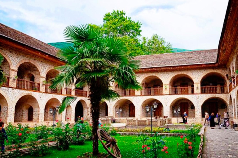 Baku: 2-Day Azerbaijan Tour with Option to Cross to Georgia