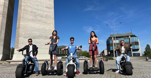 Prag Highlights: Segway & E-Scooter Tour mit Taxi Pick-Up