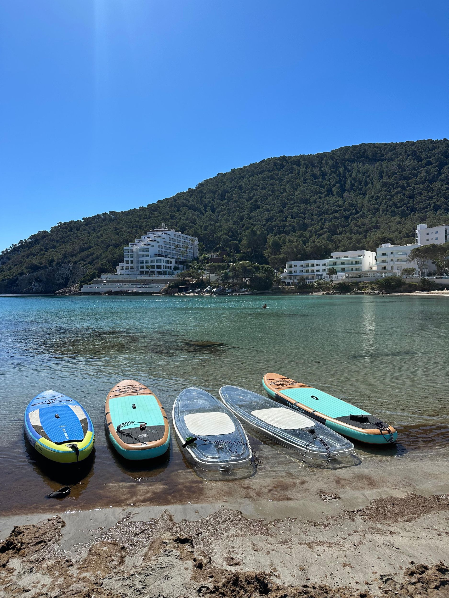 Cala Llonga, Ibiza: Paddelboard-Verleih mit Schnorchel und wasserdichter Tasche