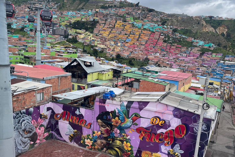 玻利瓦尔城区缆车、游览和涂鸦工作坊玻利瓦尔城区缆车、游览和涂鸦工坊