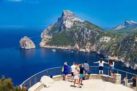 Häpnadsväckande Formentor från land och hav