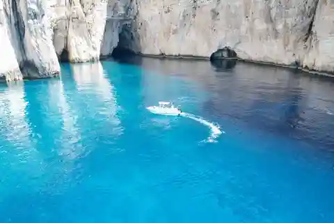 Corfu: Private Cruise to Paxos, Antipaxos & Blue Caves
