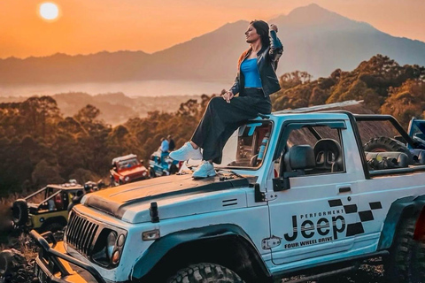 Monte Batur: avventura in jeep all'alba con opzioni di tour a UbudGiro in jeep all'alba + foresta delle scimmie (con trasferimento dall'hotel)