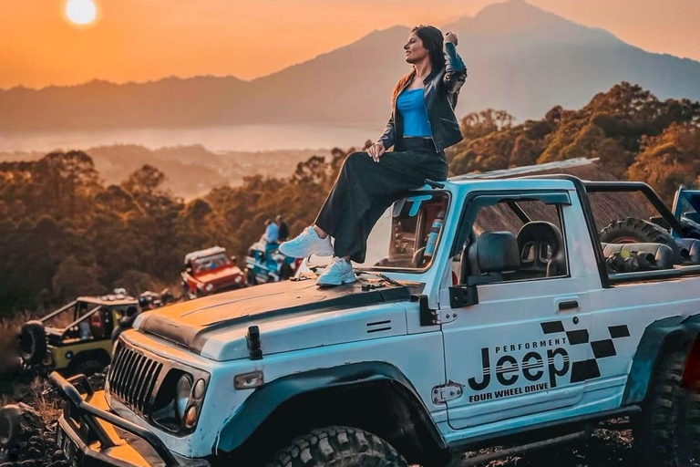Monte Batur: avventura in jeep all'alba con opzioni di tour a UbudGiro in jeep all'alba + foresta delle scimmie (con trasferimento dall'hotel)