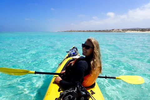 Exmouth: Lagoon Explorer - Tour de día completo en kayak y snorkel