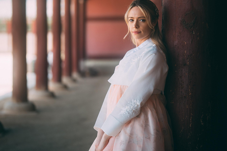 Seoul: Vintage Photoshoot with Professional Photographer