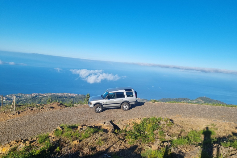 Madeira: SkyWalk, Fanal, naturliga pooler 4x4 Jeeptur