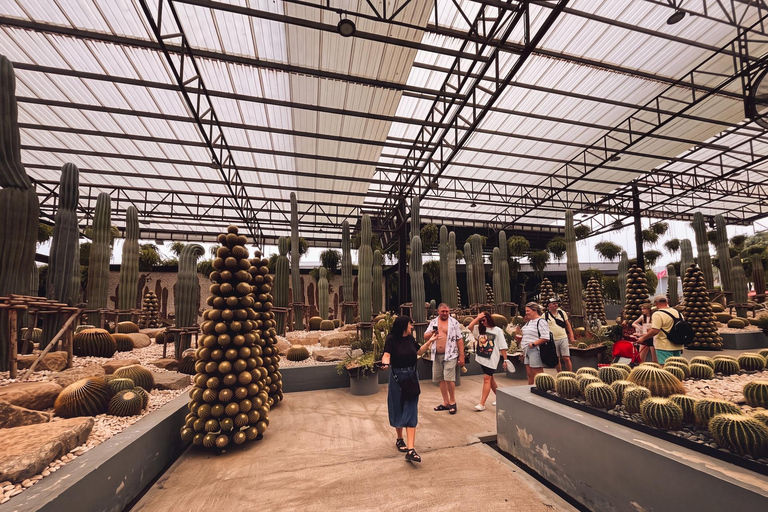Private Nong Nooch Garden Tour: Lunch, shows & Dinosaurs