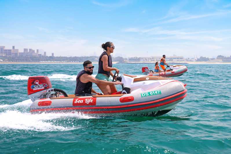 Дубаи: Искуство чамцем са самовожњом за 1 или 2 особе
