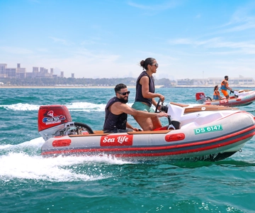 Dubai: Self-Drive Boat Experience for 1 or 2 People