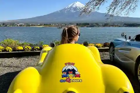 Lake Kawaguchiko: Electric Mini Car Guided Tour