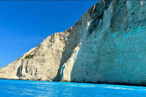 Zakynthos: Private Speedboat Tour to the Shipwreck and swim