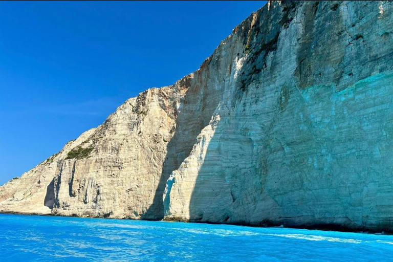 Zakynthos: Private Speedboat Tour to the Shipwreck and swim